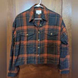 American eagle women’s cropped flannel.